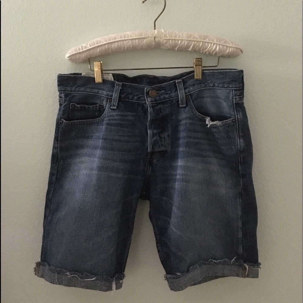 Hollister Distressed Bermuda’s